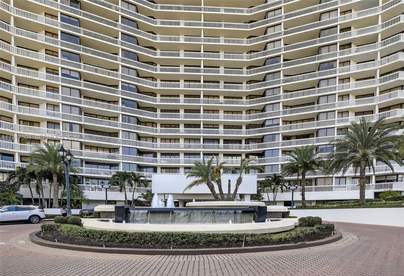 1000 W Island Blvd # 602