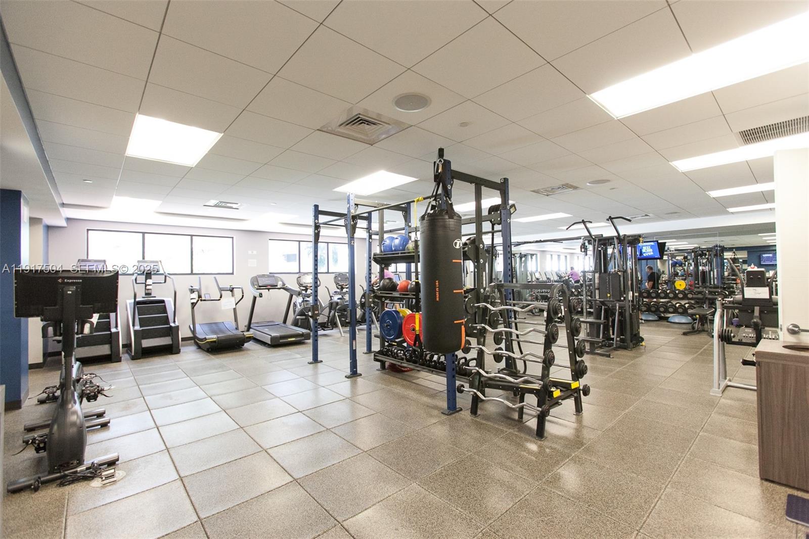 1000 W Island Blvd # 602