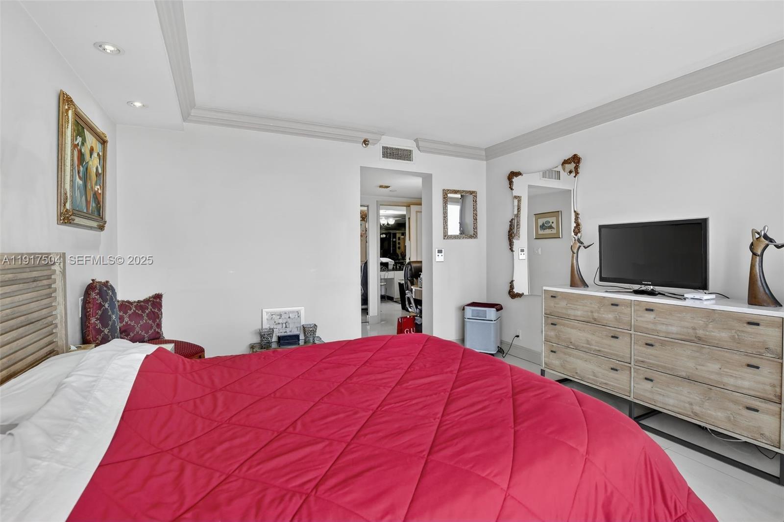 1000 W Island Blvd # 602