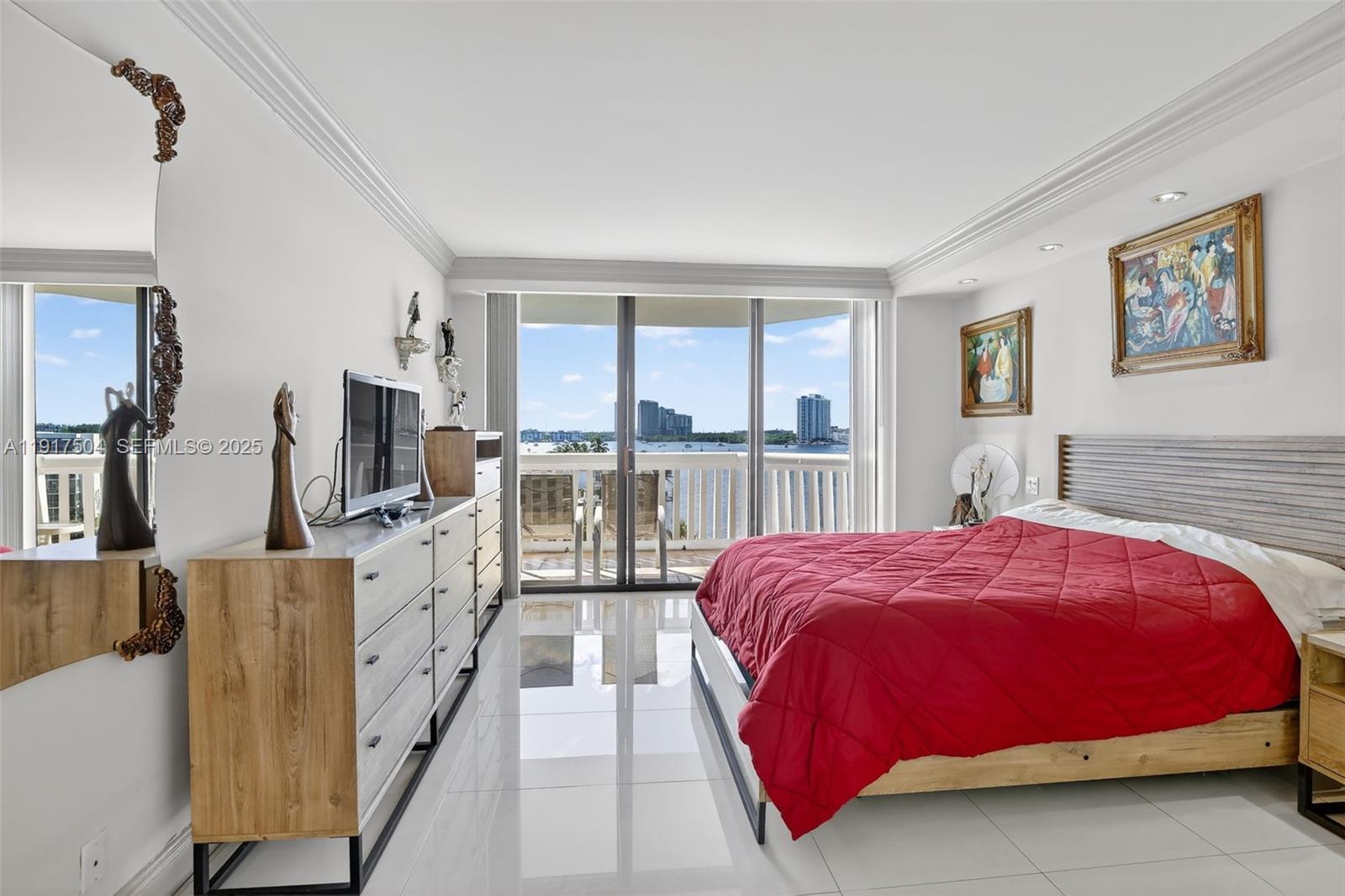 1000 W Island Blvd # 602