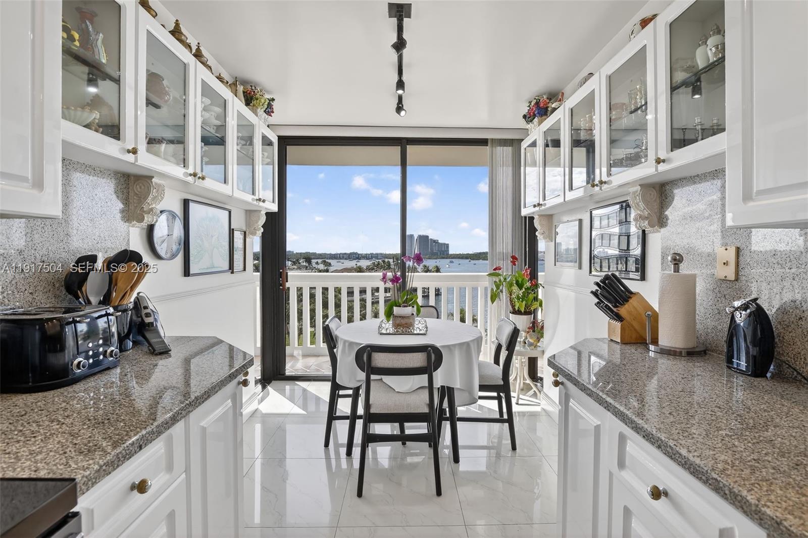 1000 W Island Blvd # 602