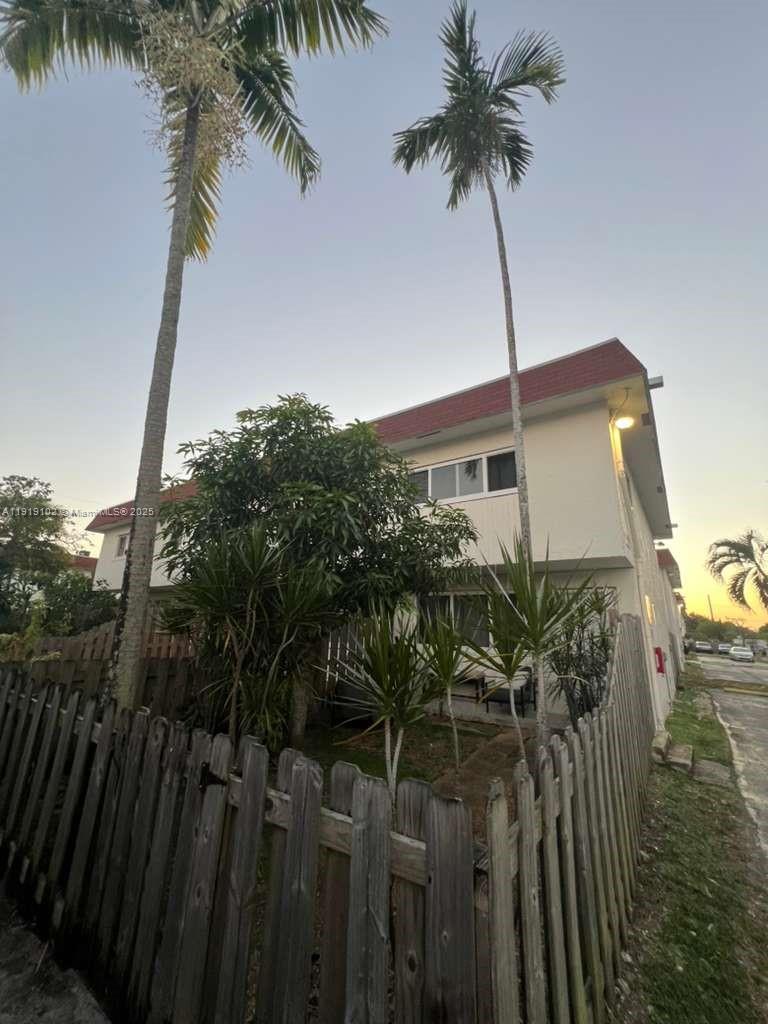 1480 NE 151st St # 101