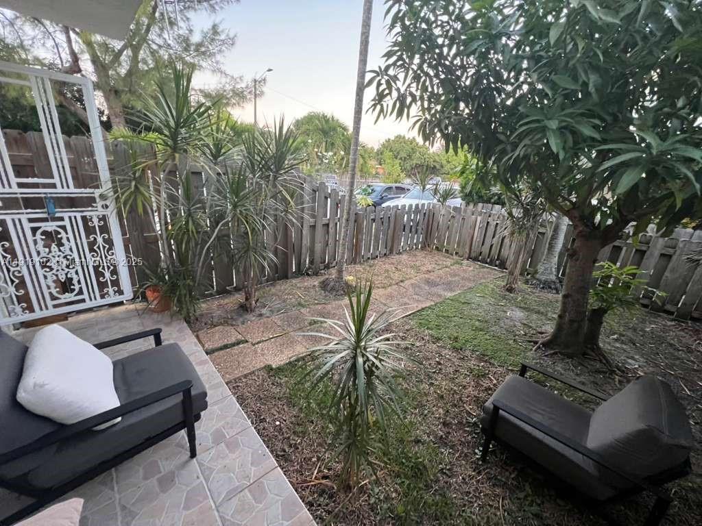 1480 NE 151st St # 101