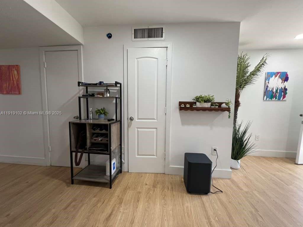 1480 NE 151st St # 101