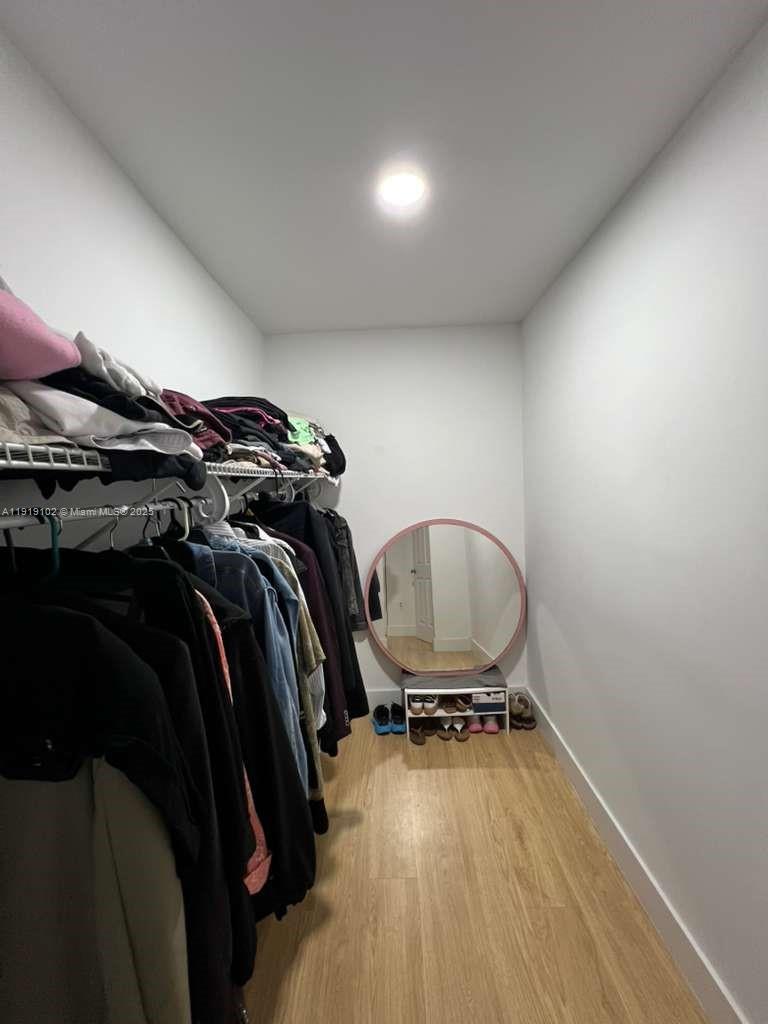 1480 NE 151st St # 101