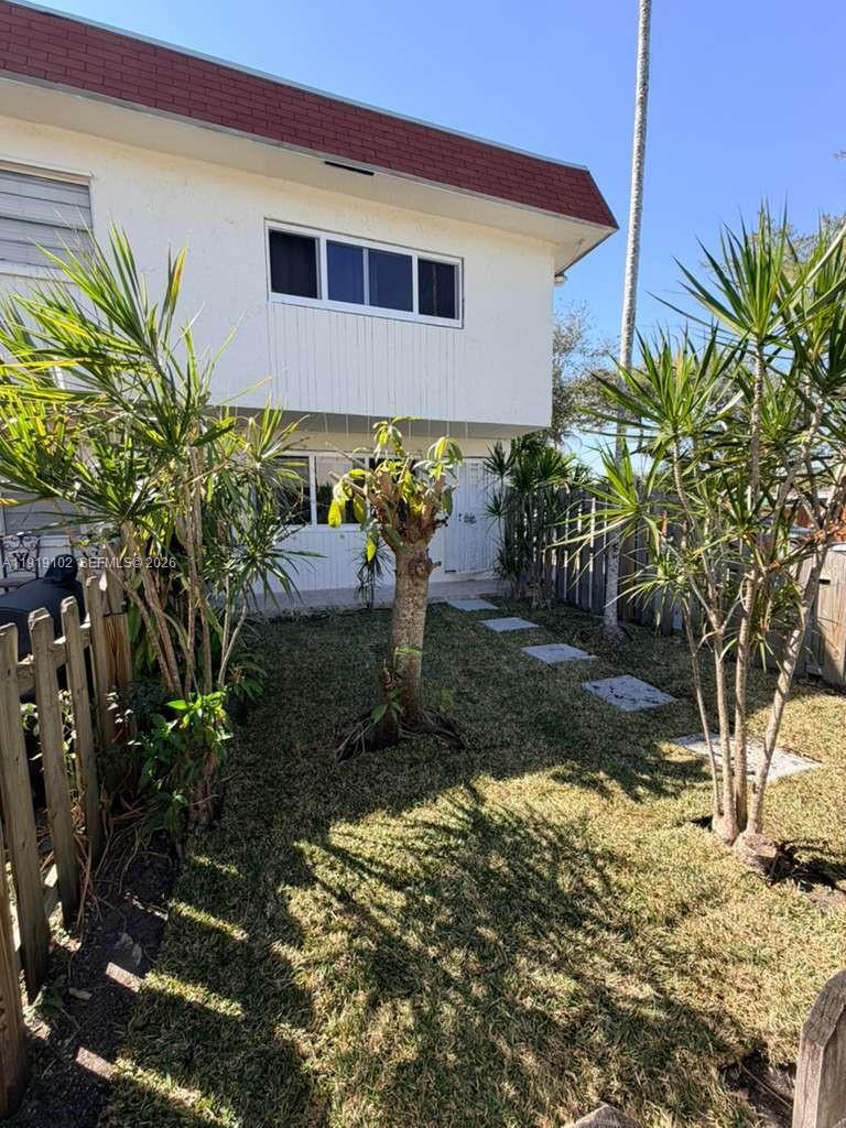 1480 NE 151st St # 101