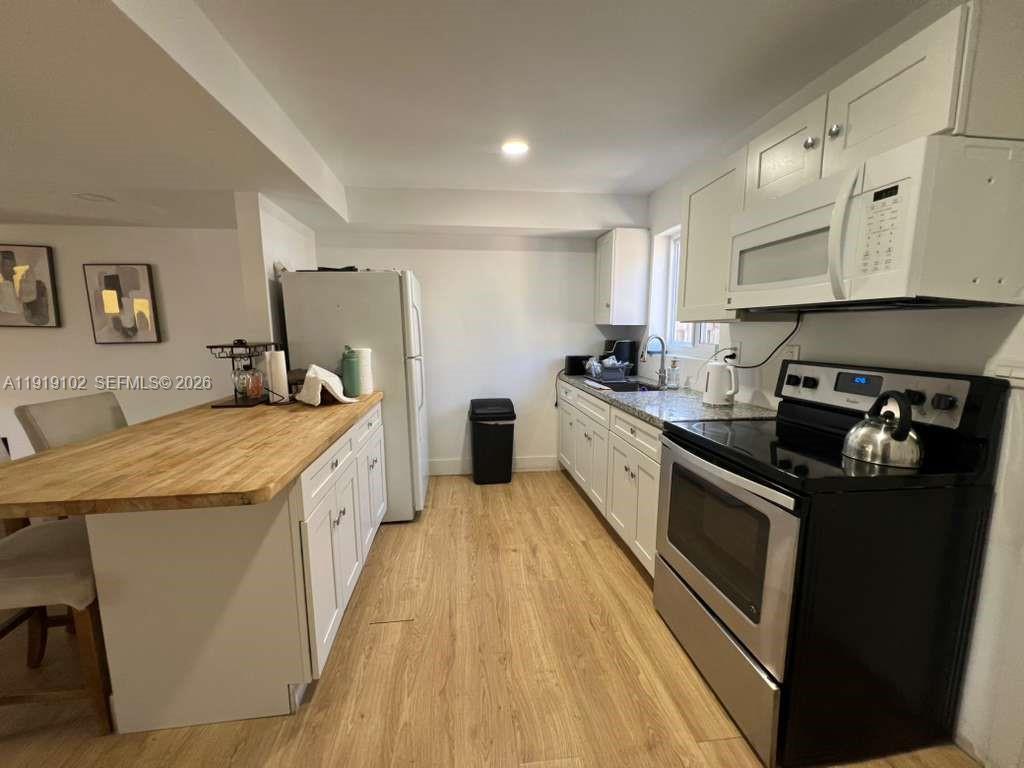 1480 NE 151st St # 101