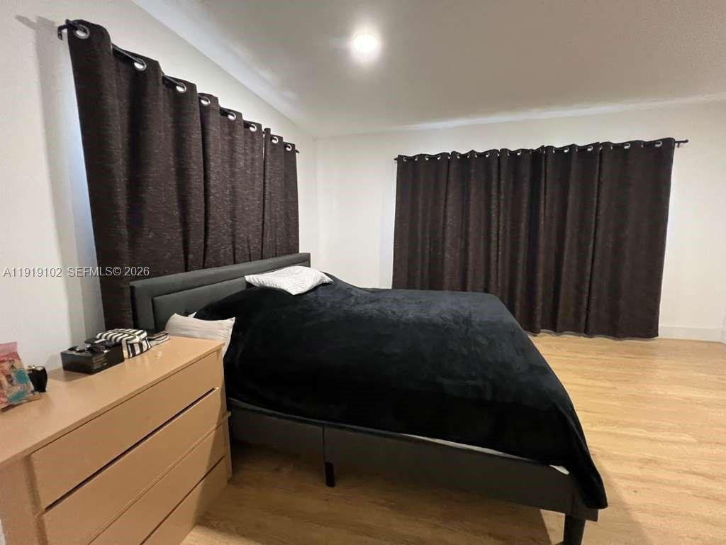 1480 NE 151st St # 101