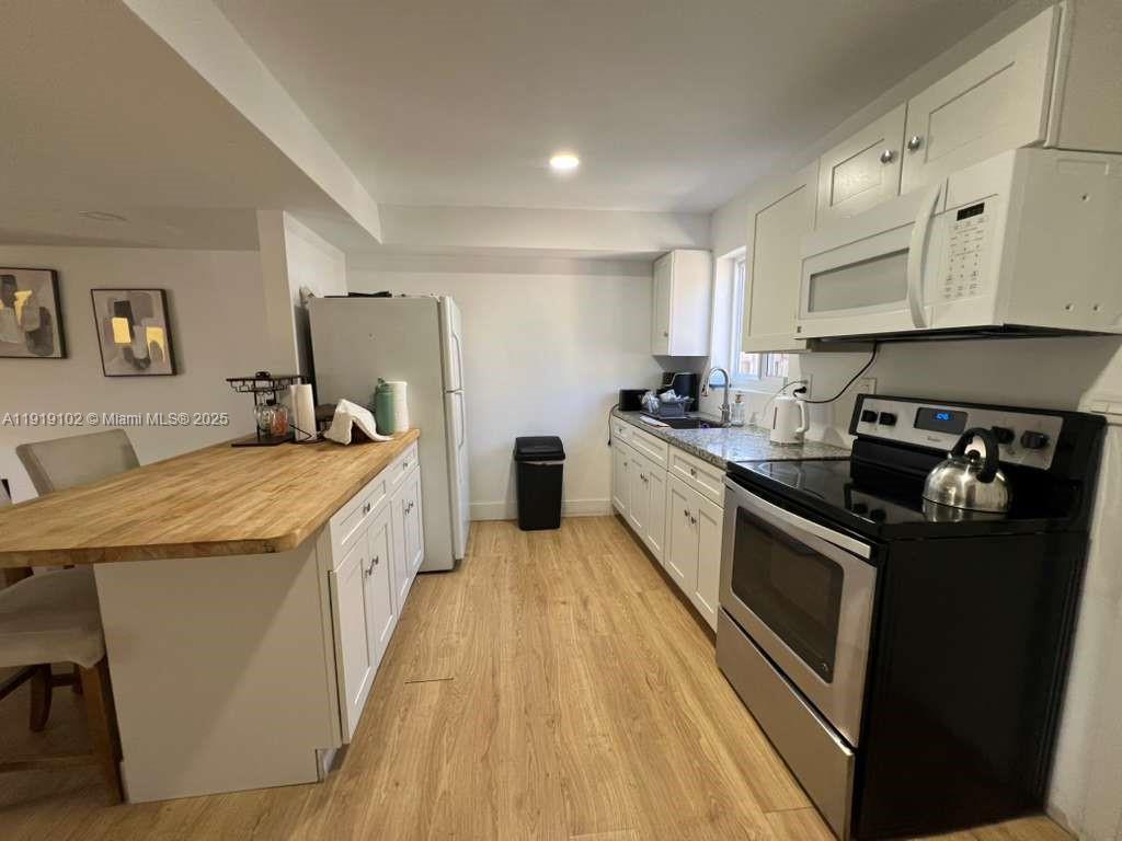 1480 NE 151st St # 101