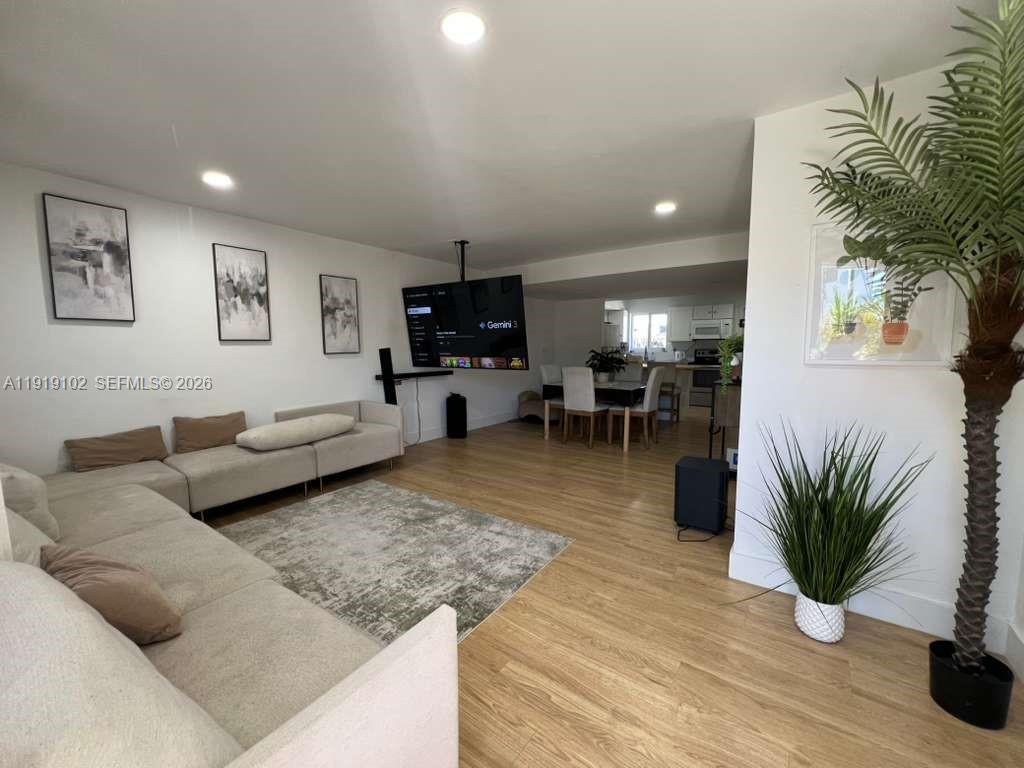 1480 NE 151st St # 101