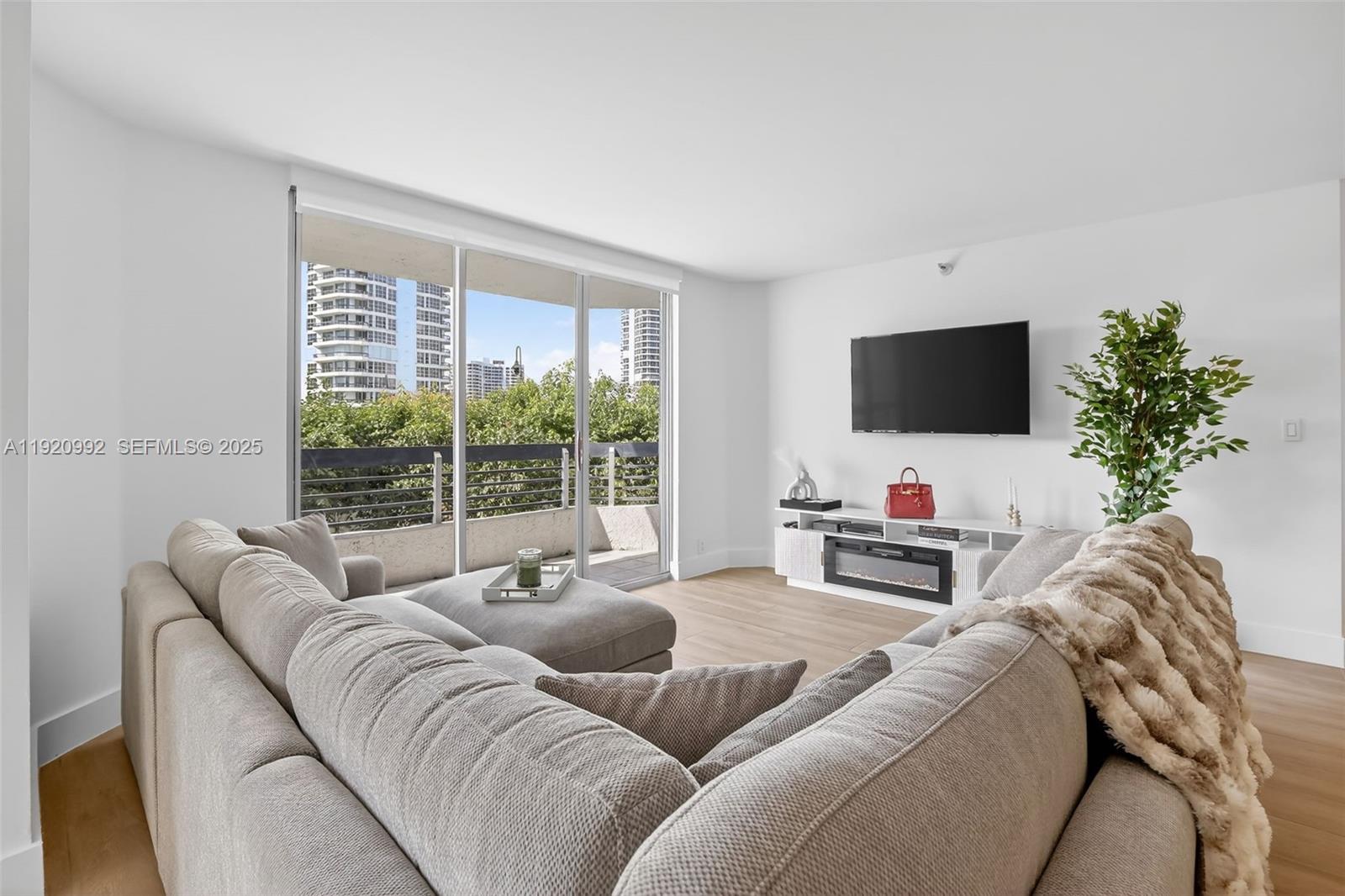 19101 NE 36th Ct # 402