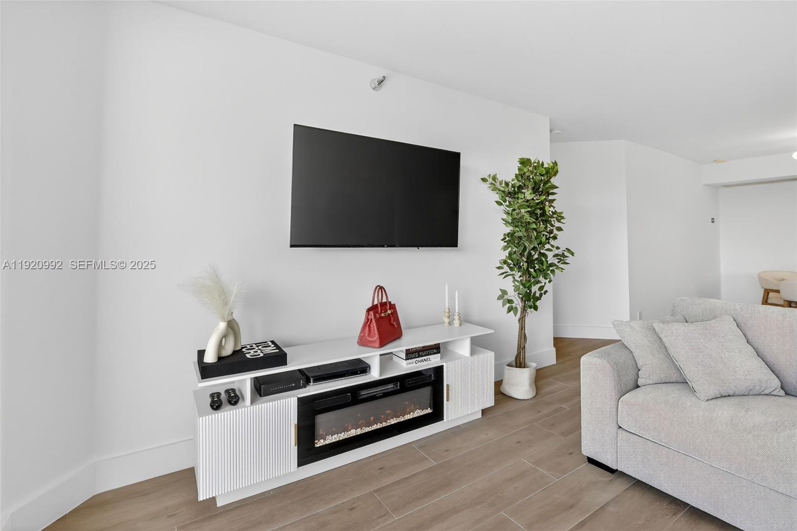 19101 NE 36th Ct # 402