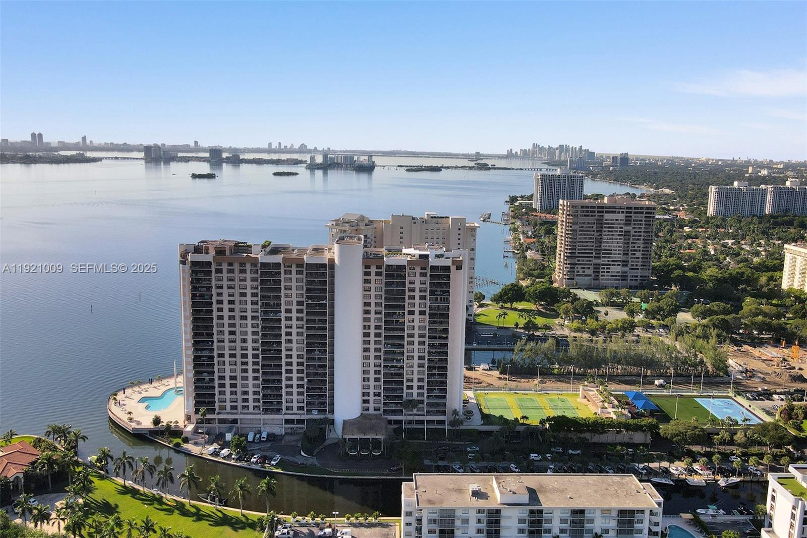 1800 NE 114th St # 603