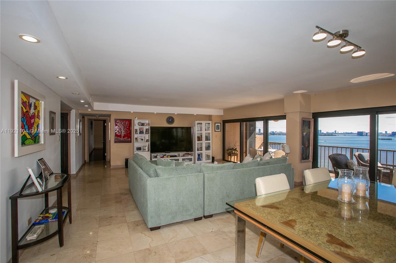 1800 NE 114th St # 2105