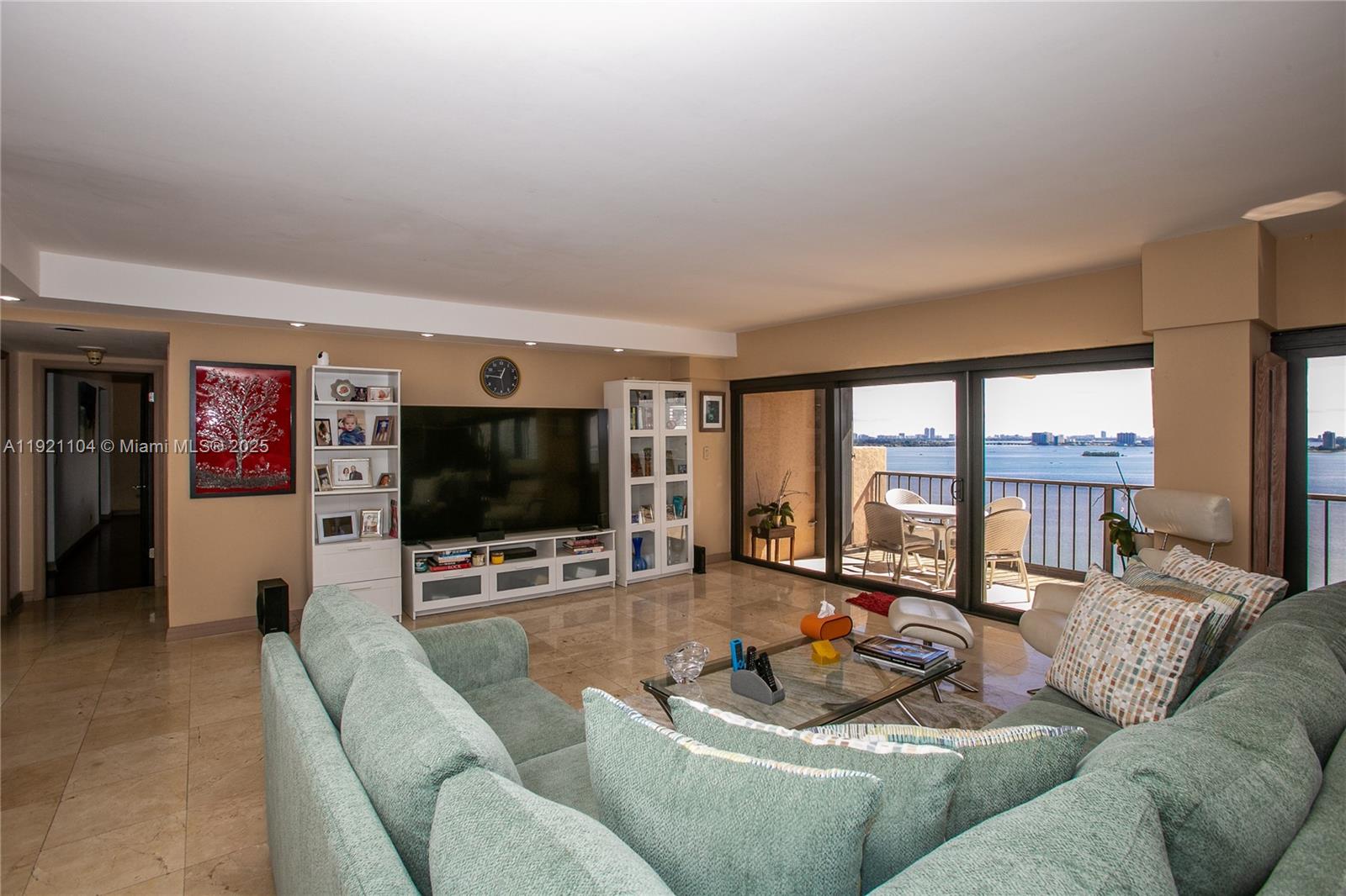 1800 NE 114th St # 2105