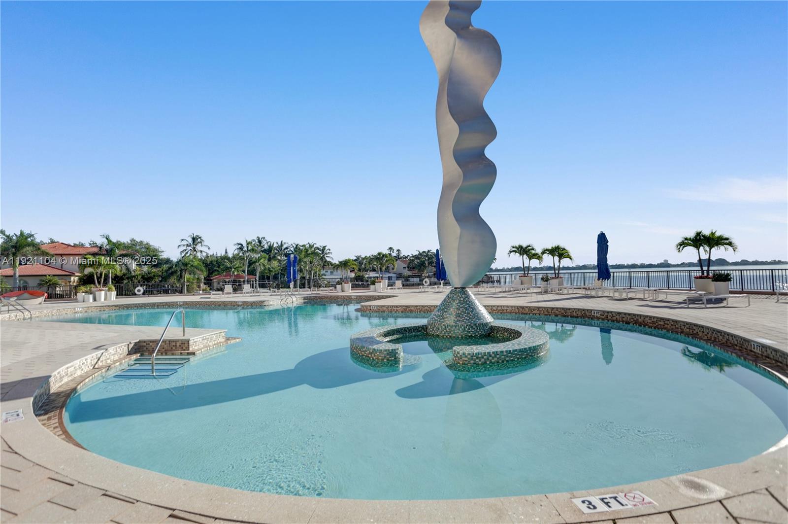 1800 NE 114th St # 2105