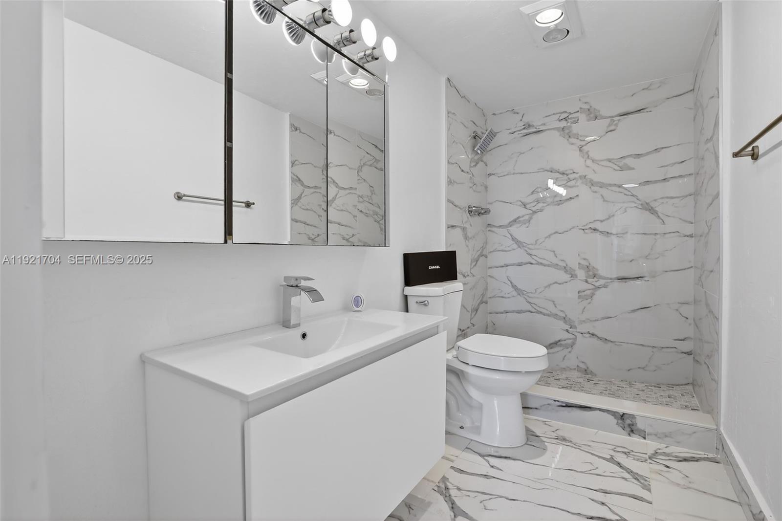 300 Bayview Dr # 308