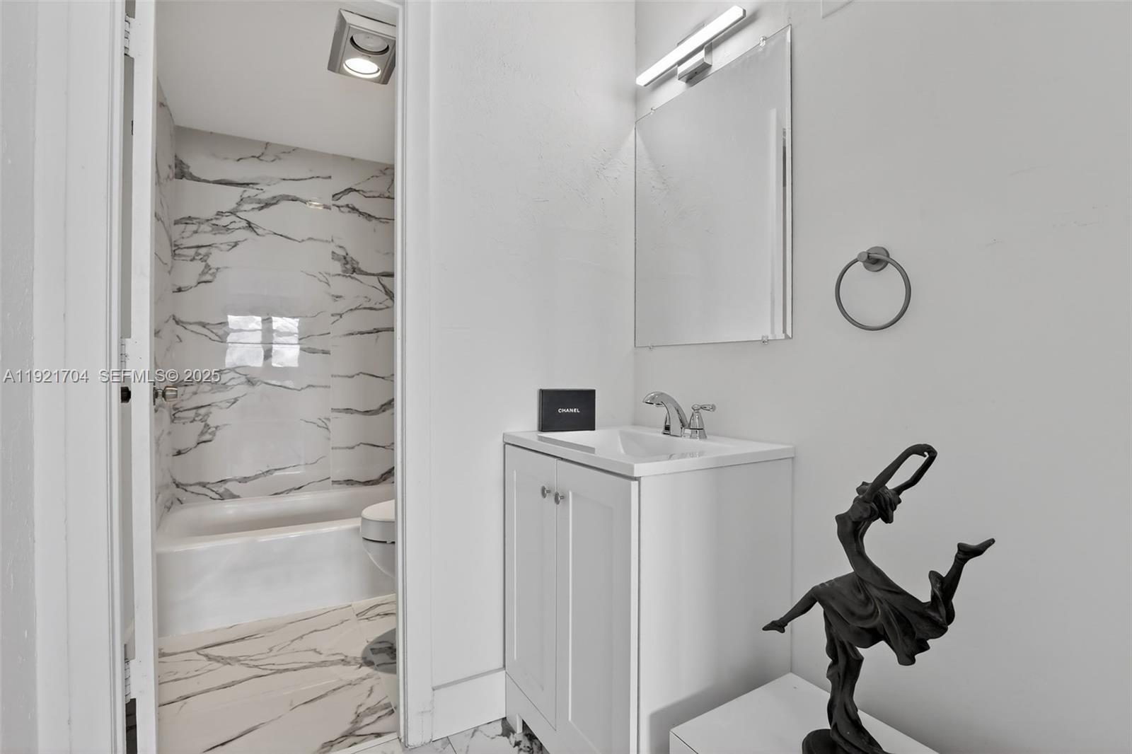 300 Bayview Dr # 308