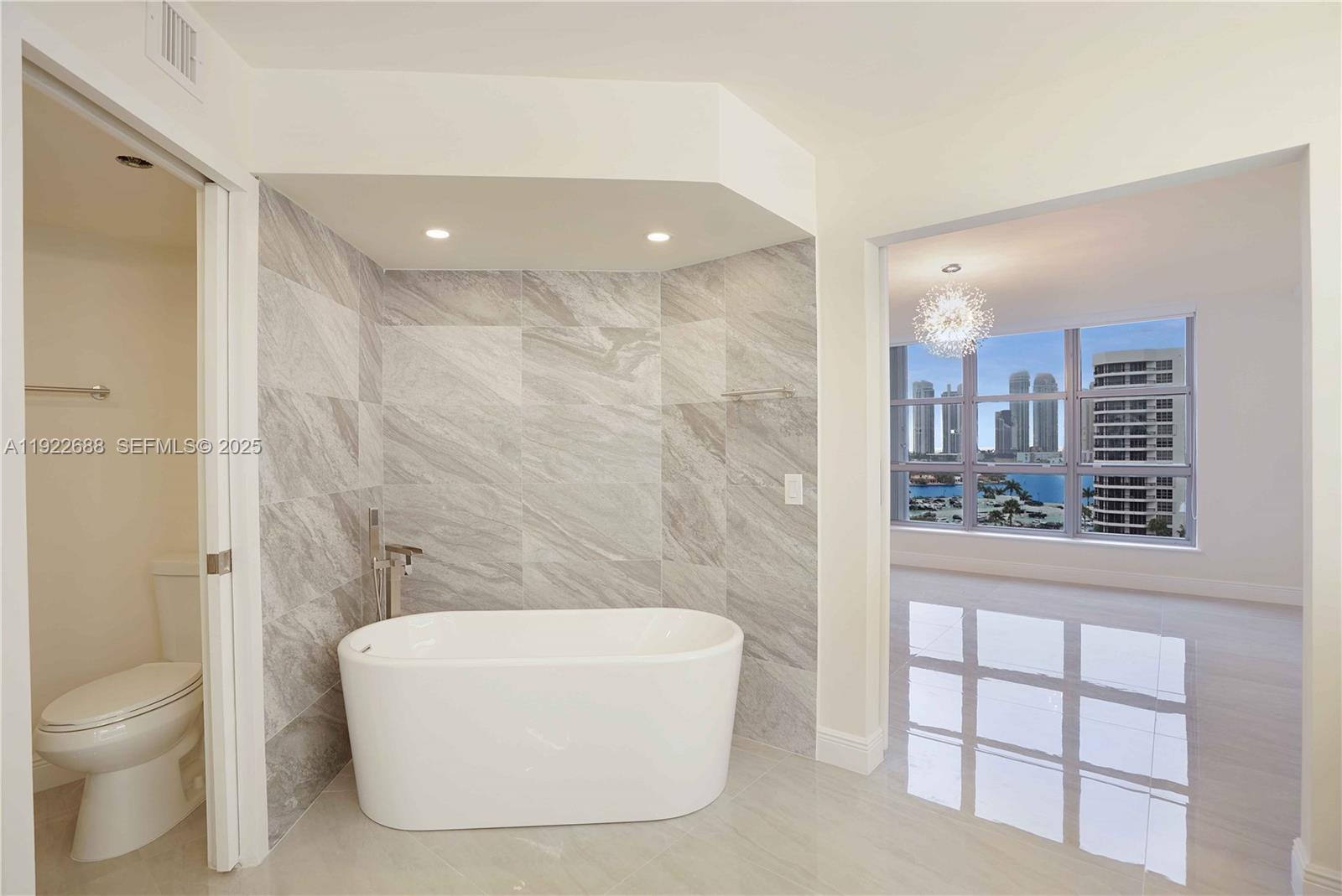 3500 Mystic Pointe Dr # 1206