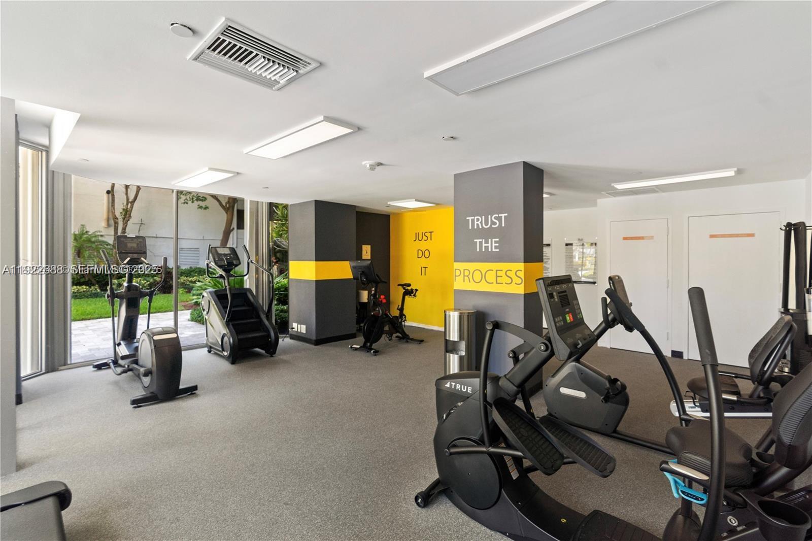 3500 Mystic Pointe Dr # 1206