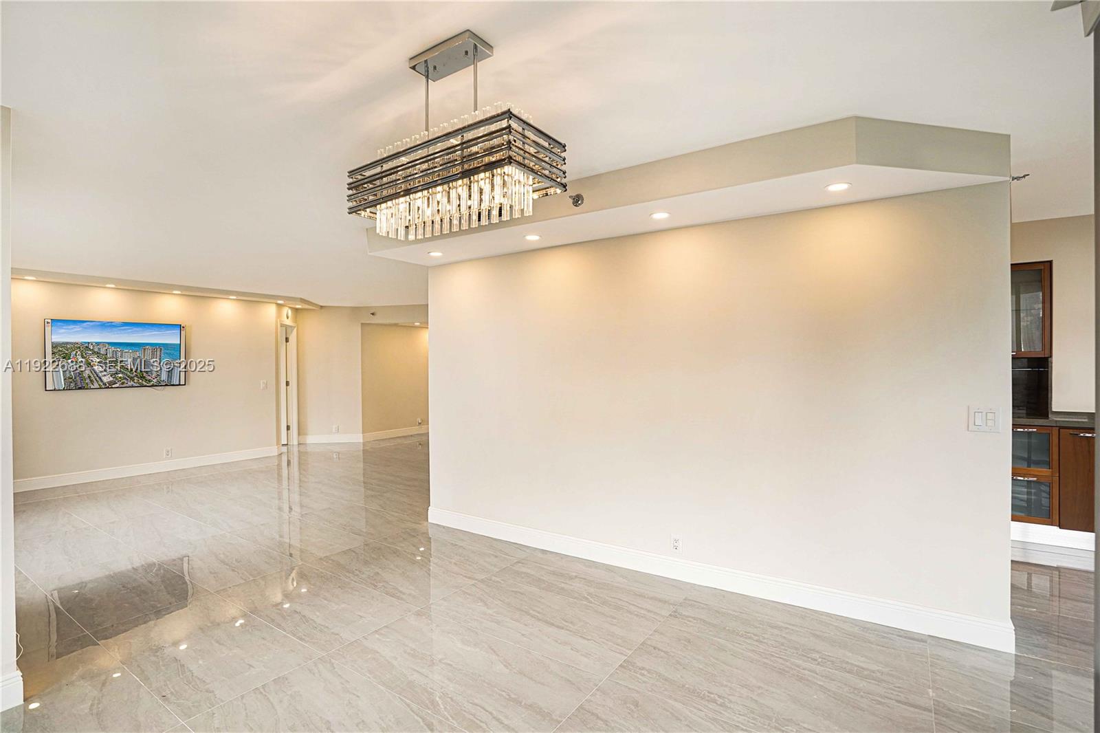 3500 Mystic Pointe Dr # 1206