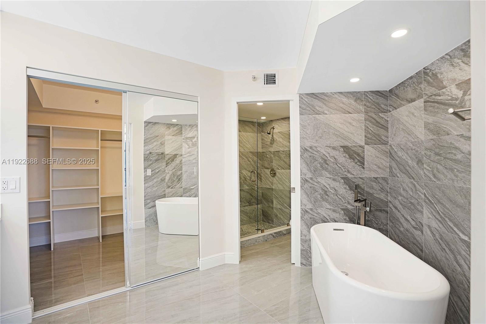 3500 Mystic Pointe Dr # 1206