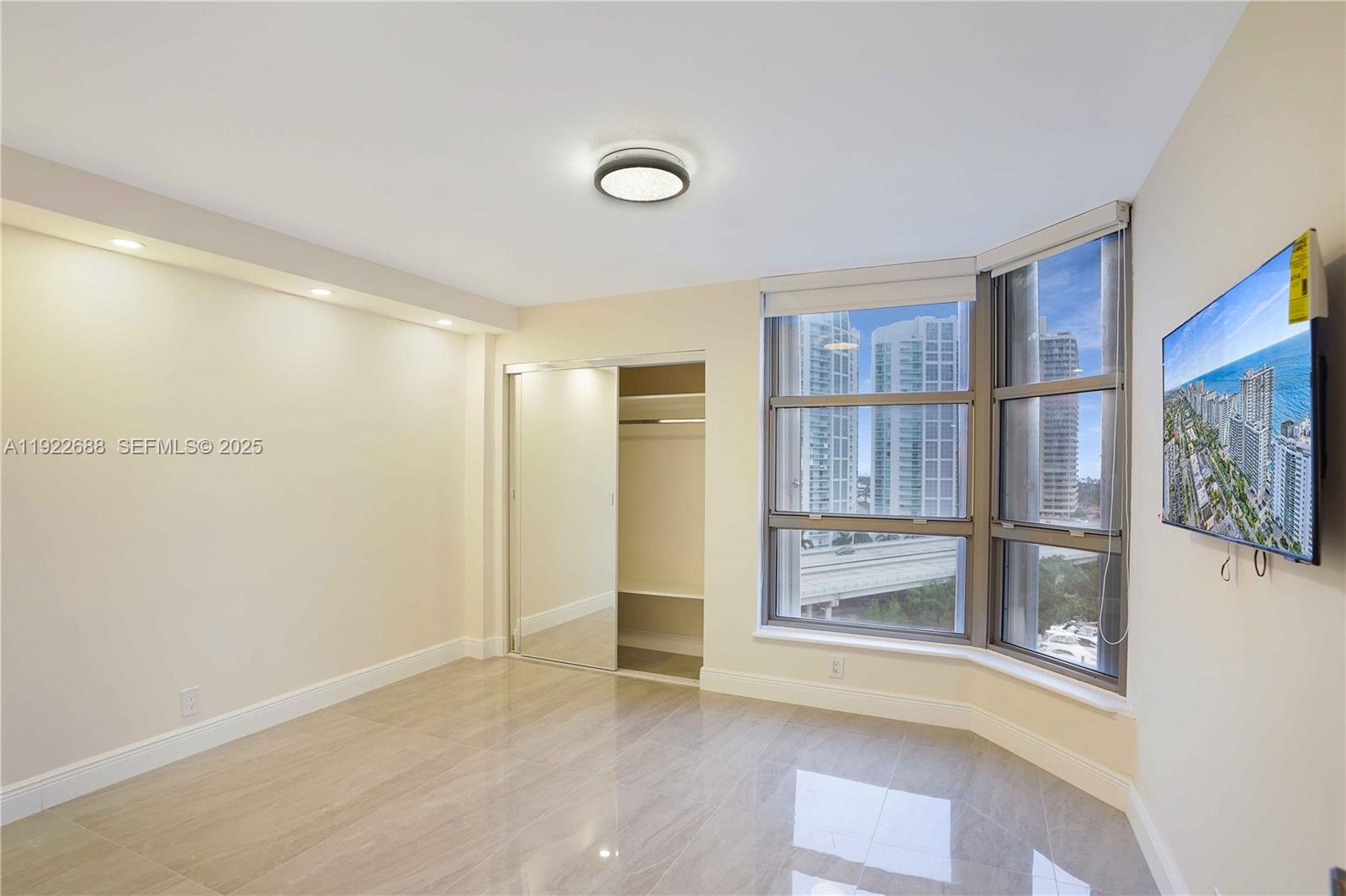 3500 Mystic Pointe Dr # 1206