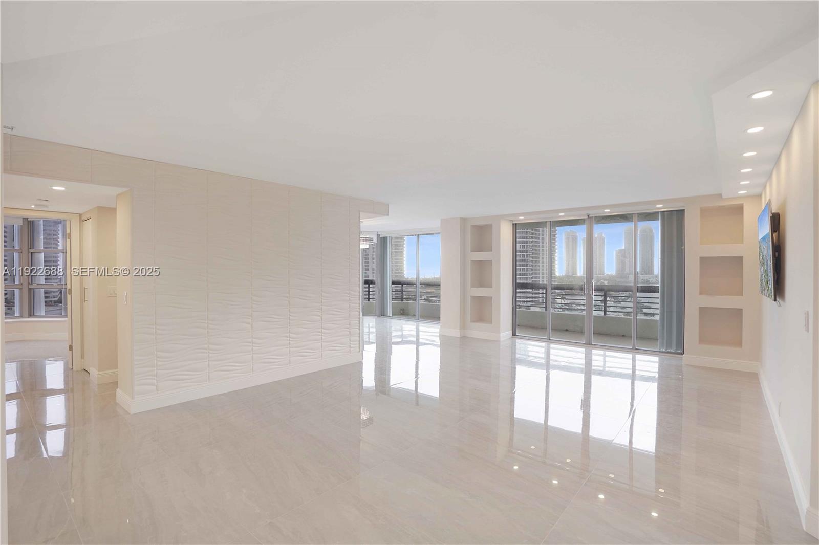 3500 Mystic Pointe Dr # 1206