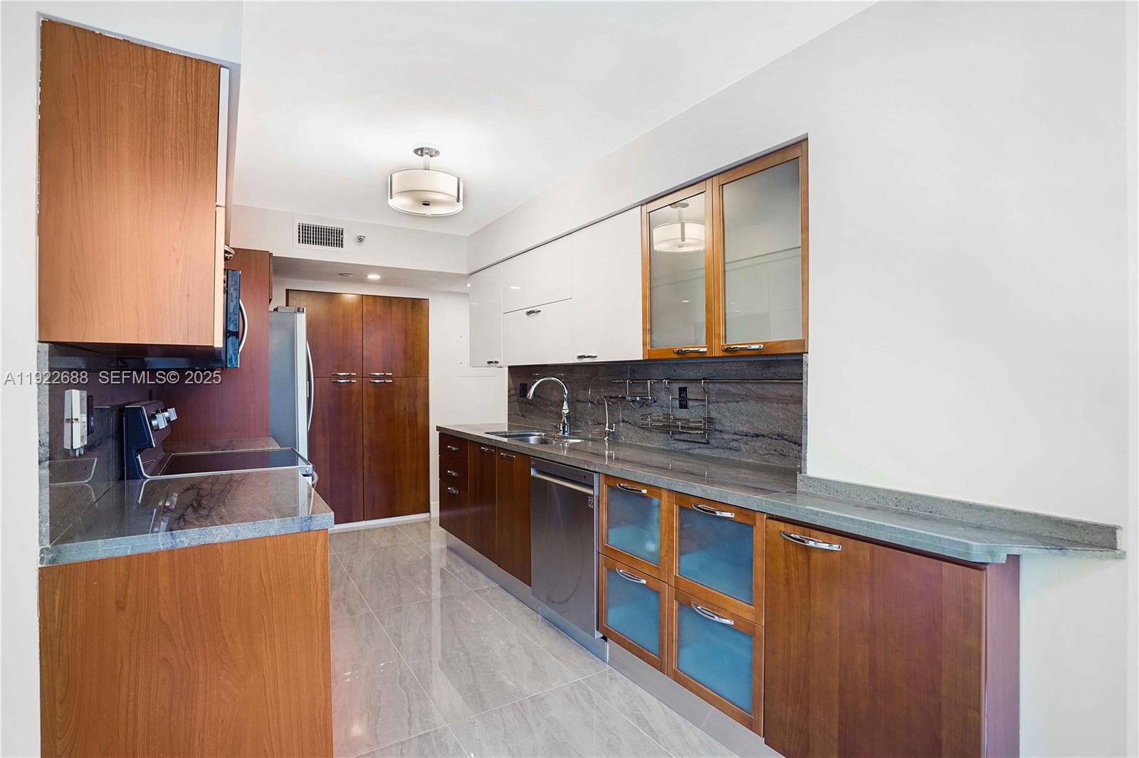 3500 Mystic Pointe Dr # 1206