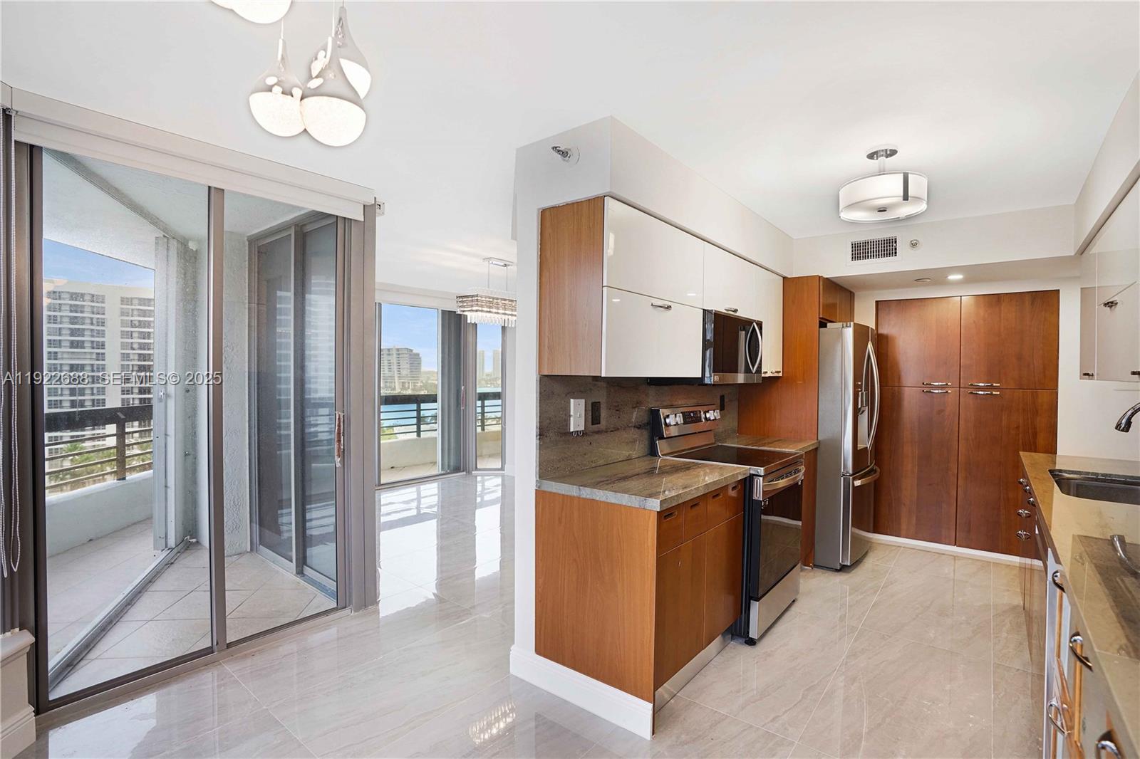 3500 Mystic Pointe Dr # 1206