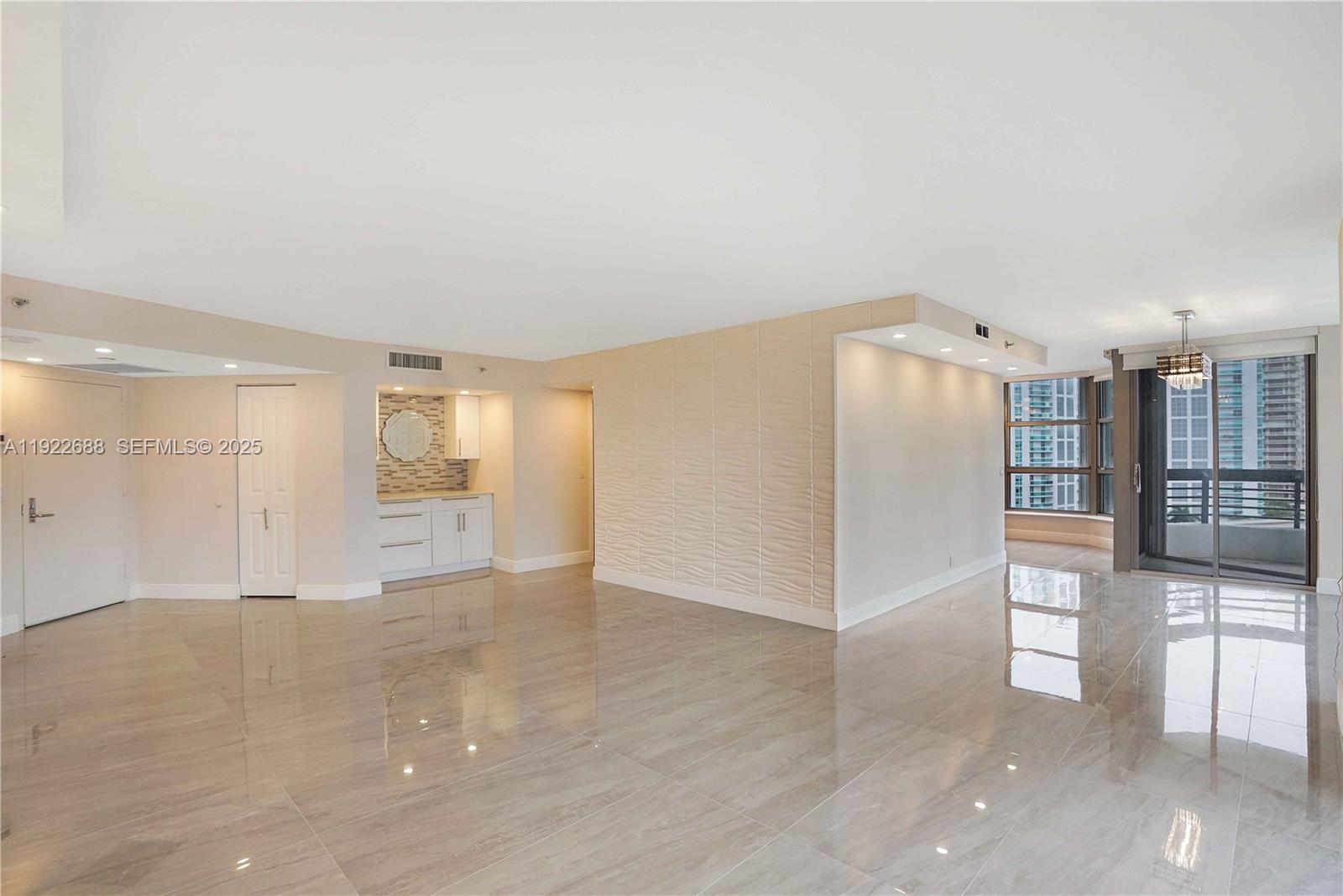 3500 Mystic Pointe Dr # 1206