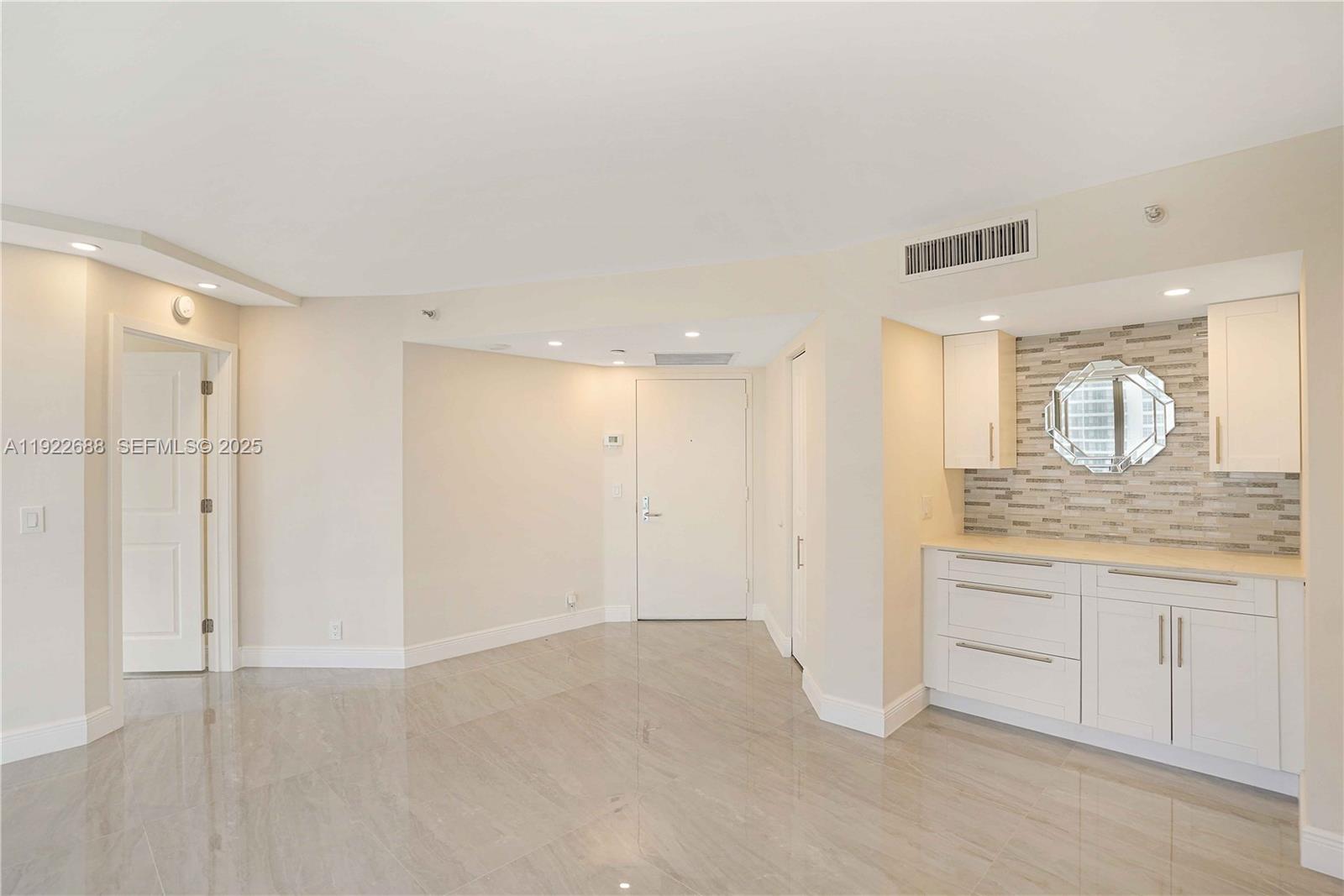 3500 Mystic Pointe Dr # 1206