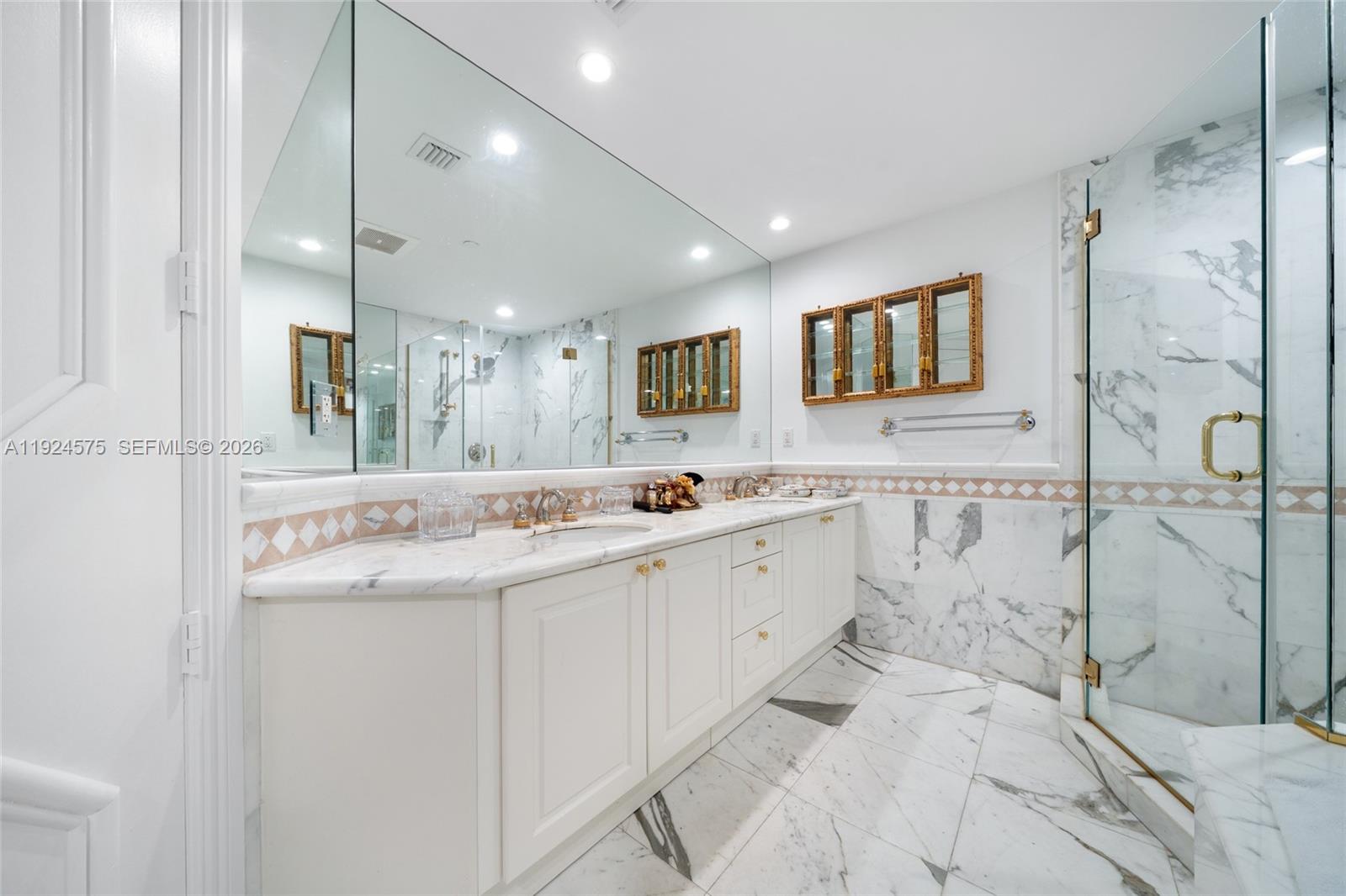 10225 Collins Ave # 404