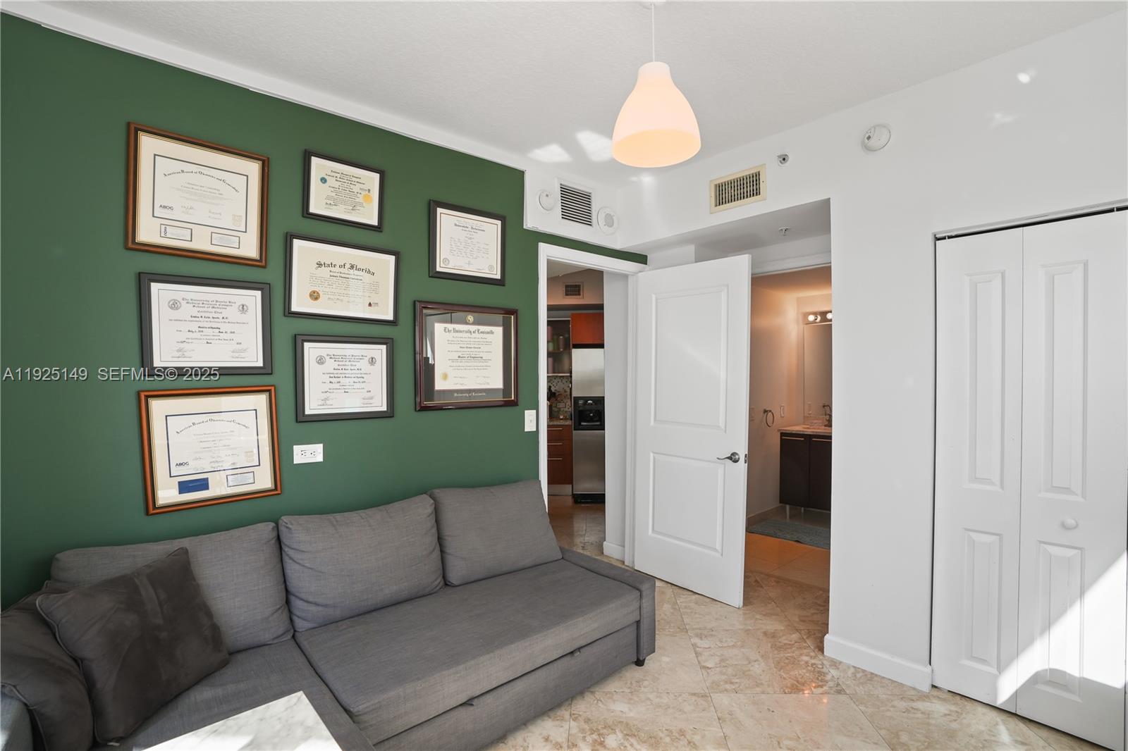 480 NE 30th St # 703