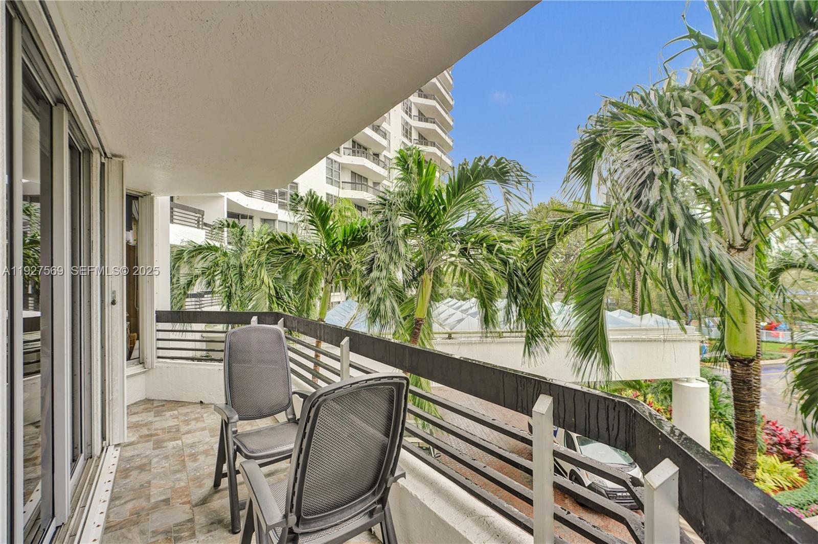 3600 Mystic Pointe Dr # 311