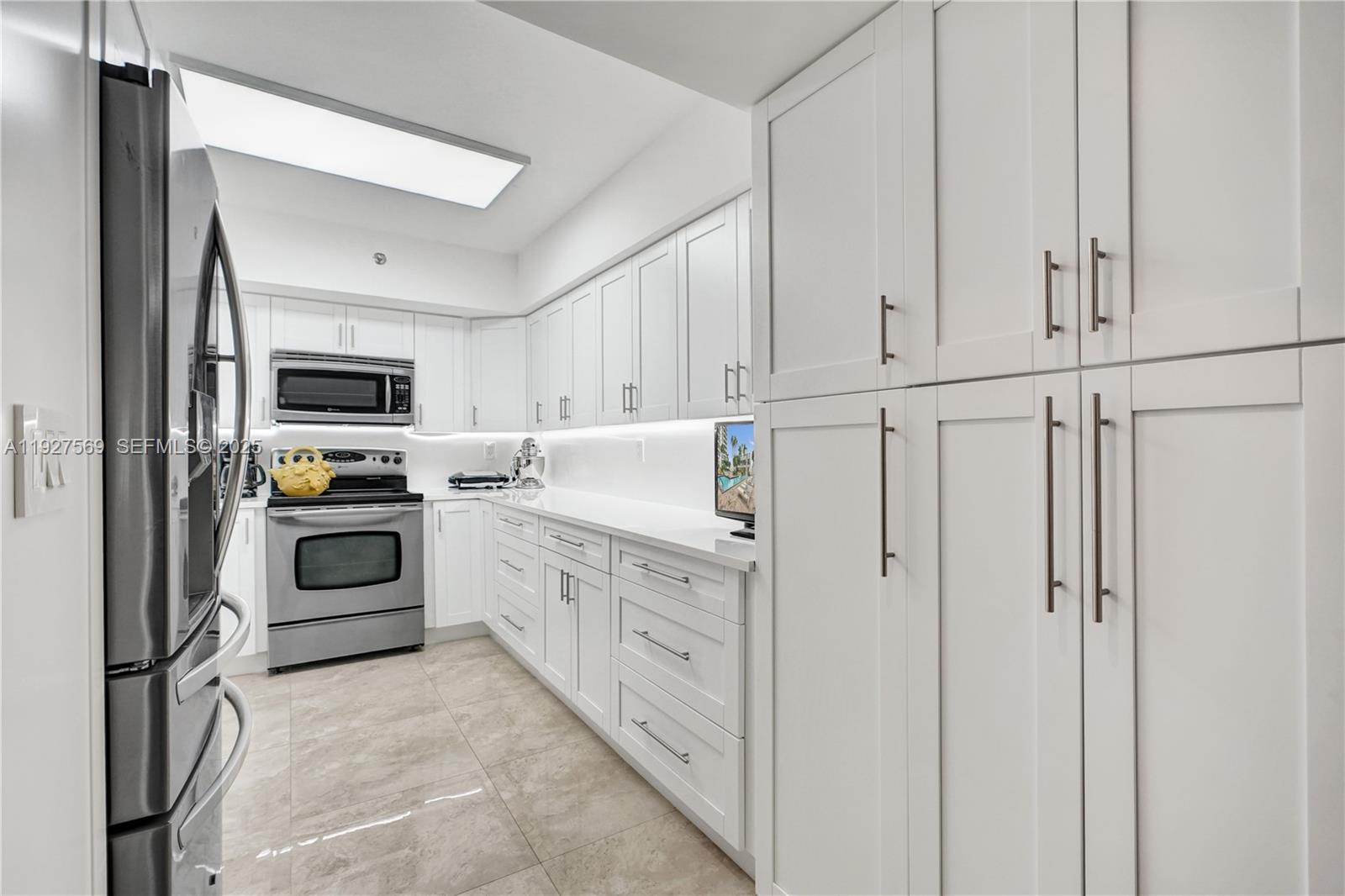 3600 Mystic Pointe Dr # 311