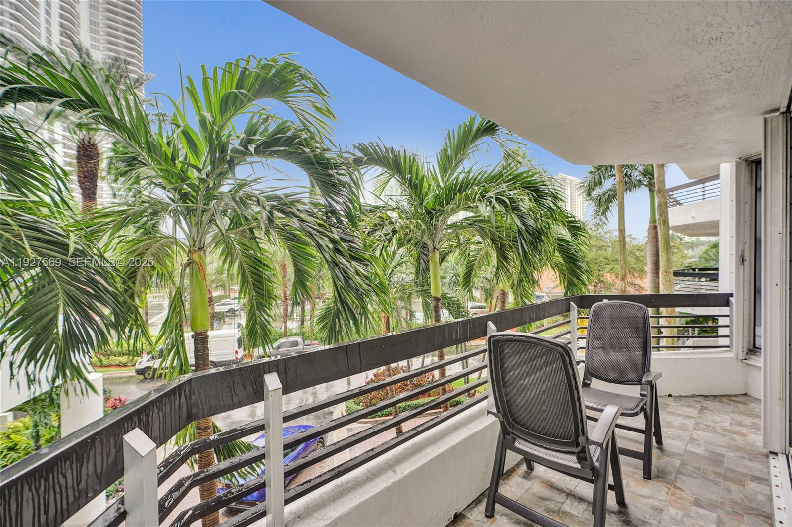 3600 Mystic Pointe Dr # 311