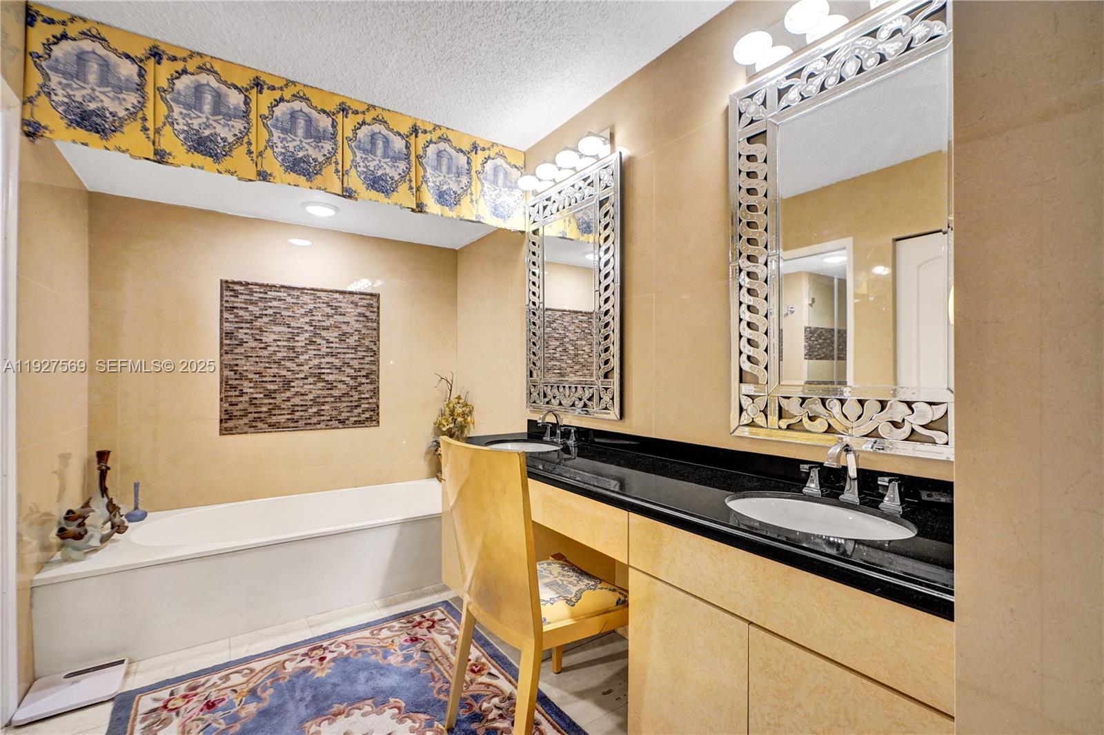 3600 Mystic Pointe Dr # 311