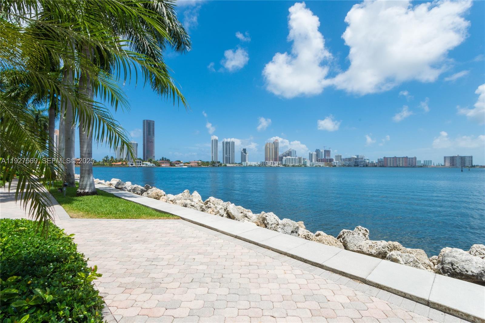 3600 Mystic Pointe Dr # 311