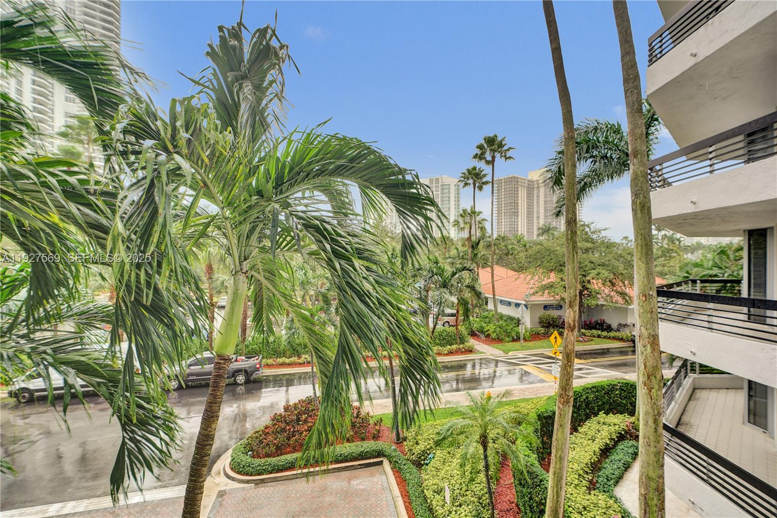 3600 Mystic Pointe Dr # 311