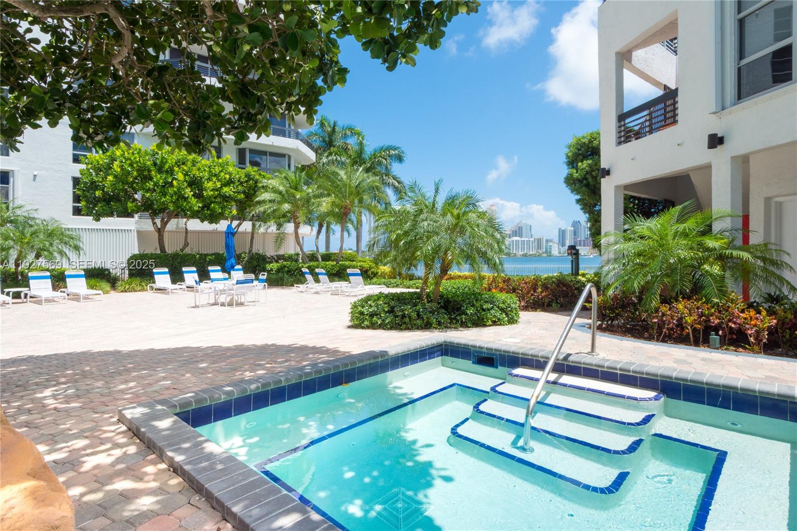 3600 Mystic Pointe Dr # 311