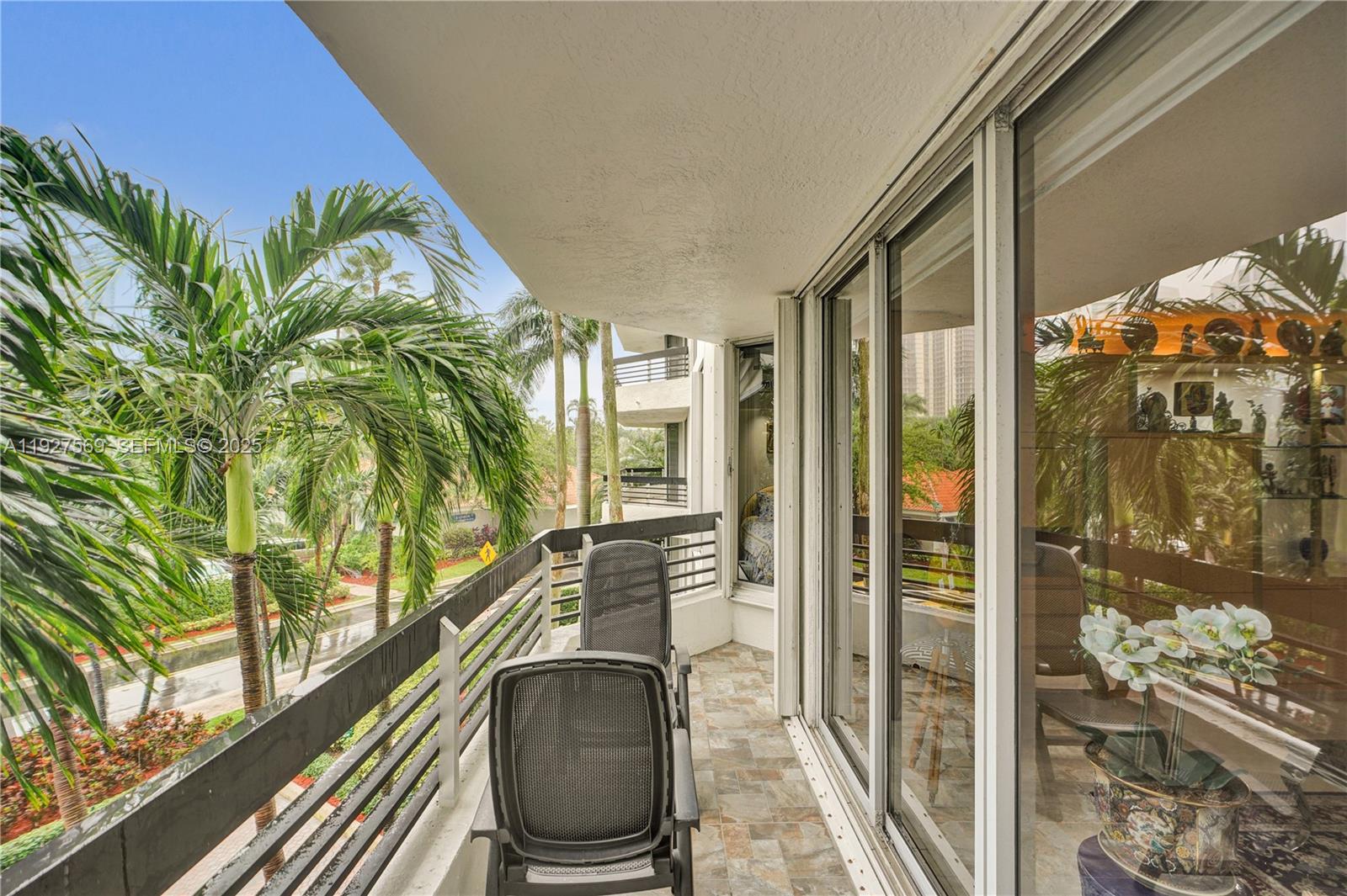 3600 Mystic Pointe Dr # 311