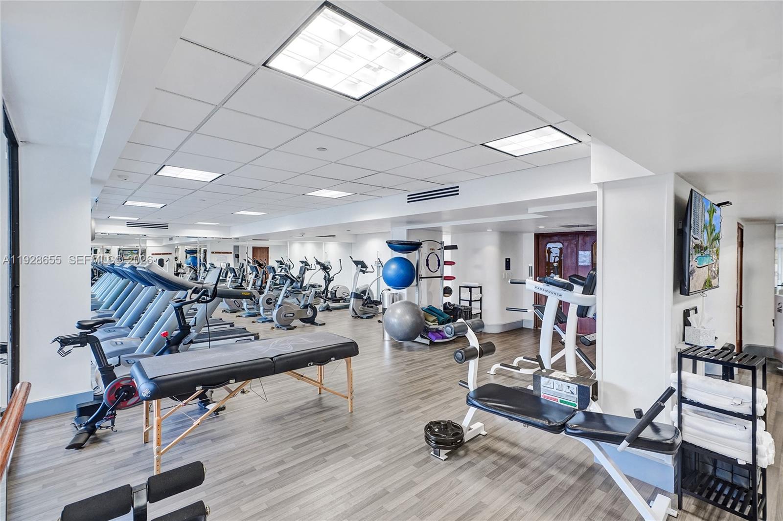 19707 Turnberry Way # 16C