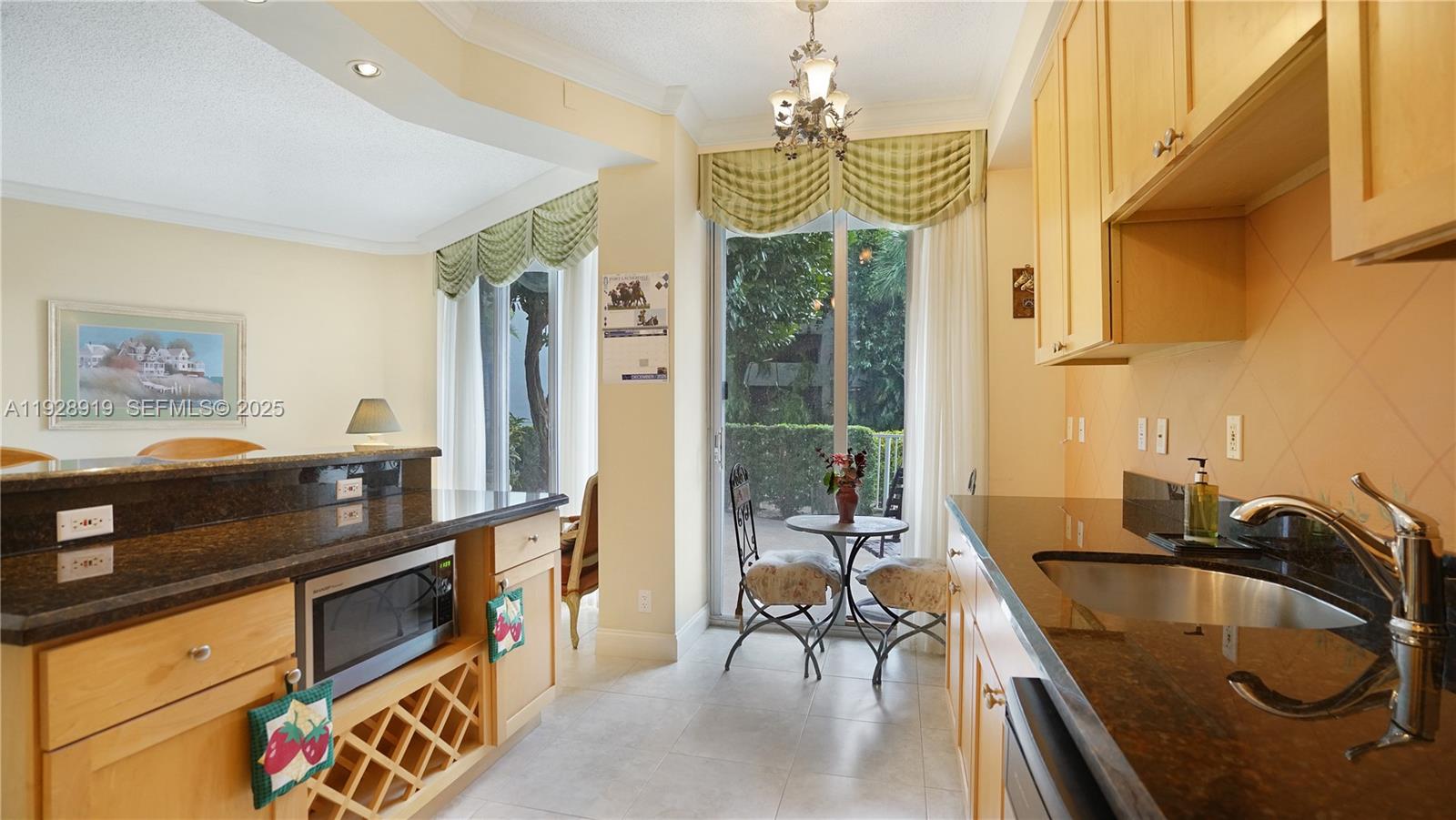 3600 Mystic Pointe Dr # 115