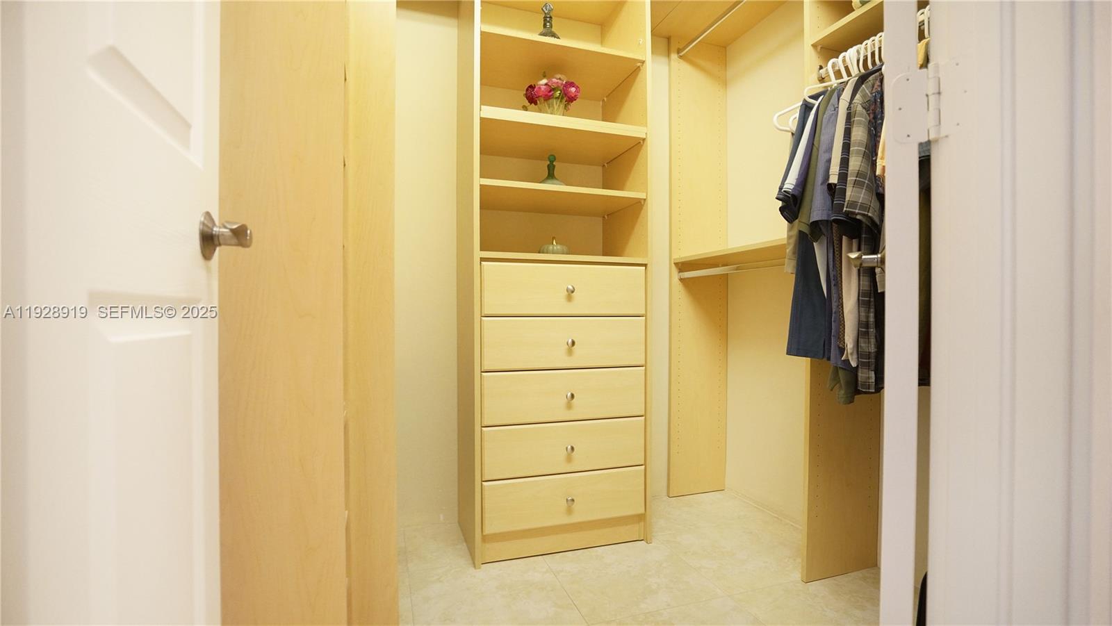 3600 Mystic Pointe Dr # 115