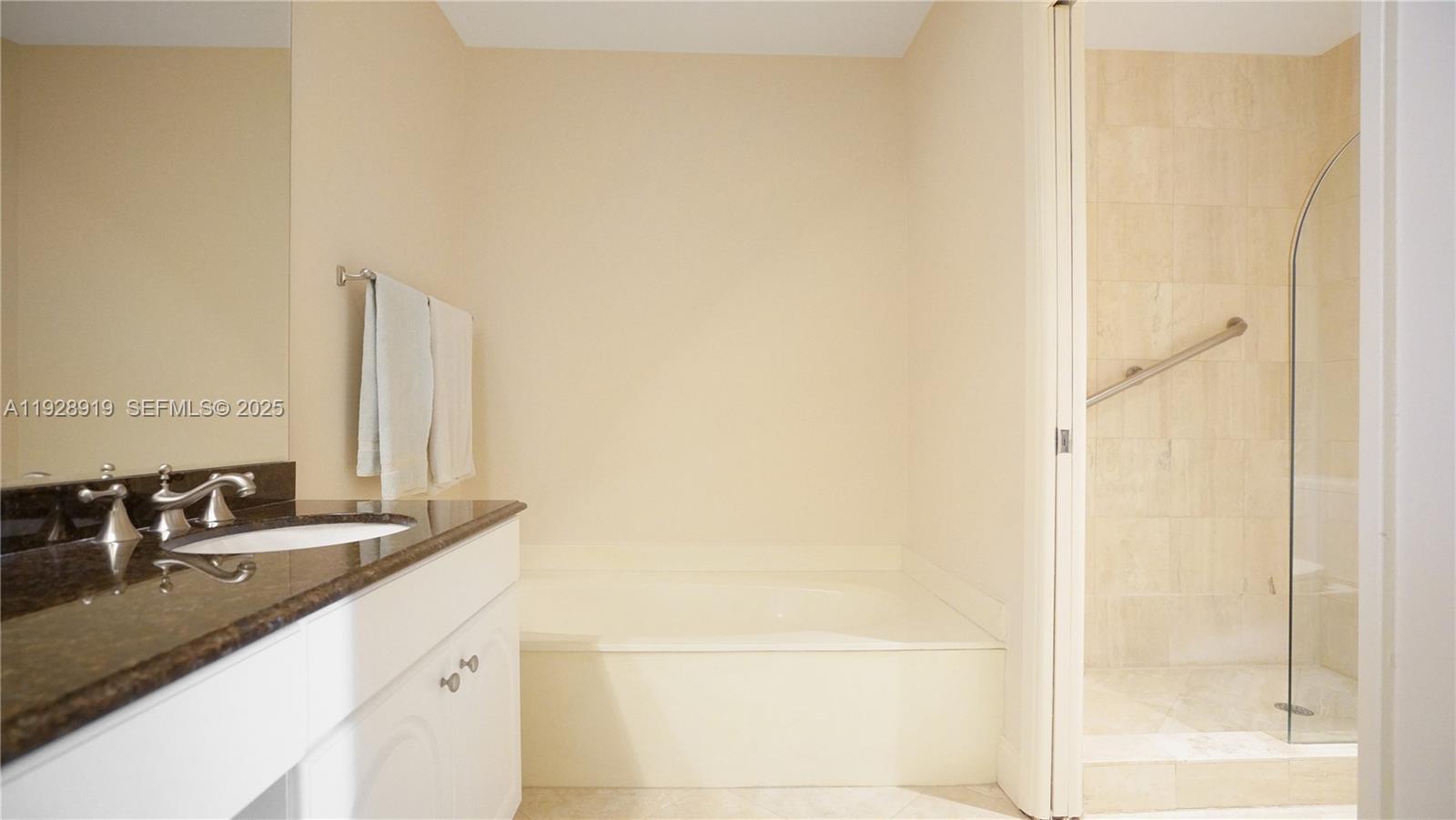 3600 Mystic Pointe Dr # 115