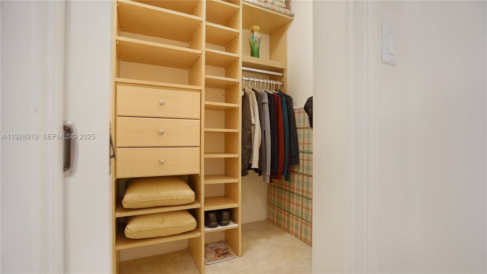 3600 Mystic Pointe Dr # 115