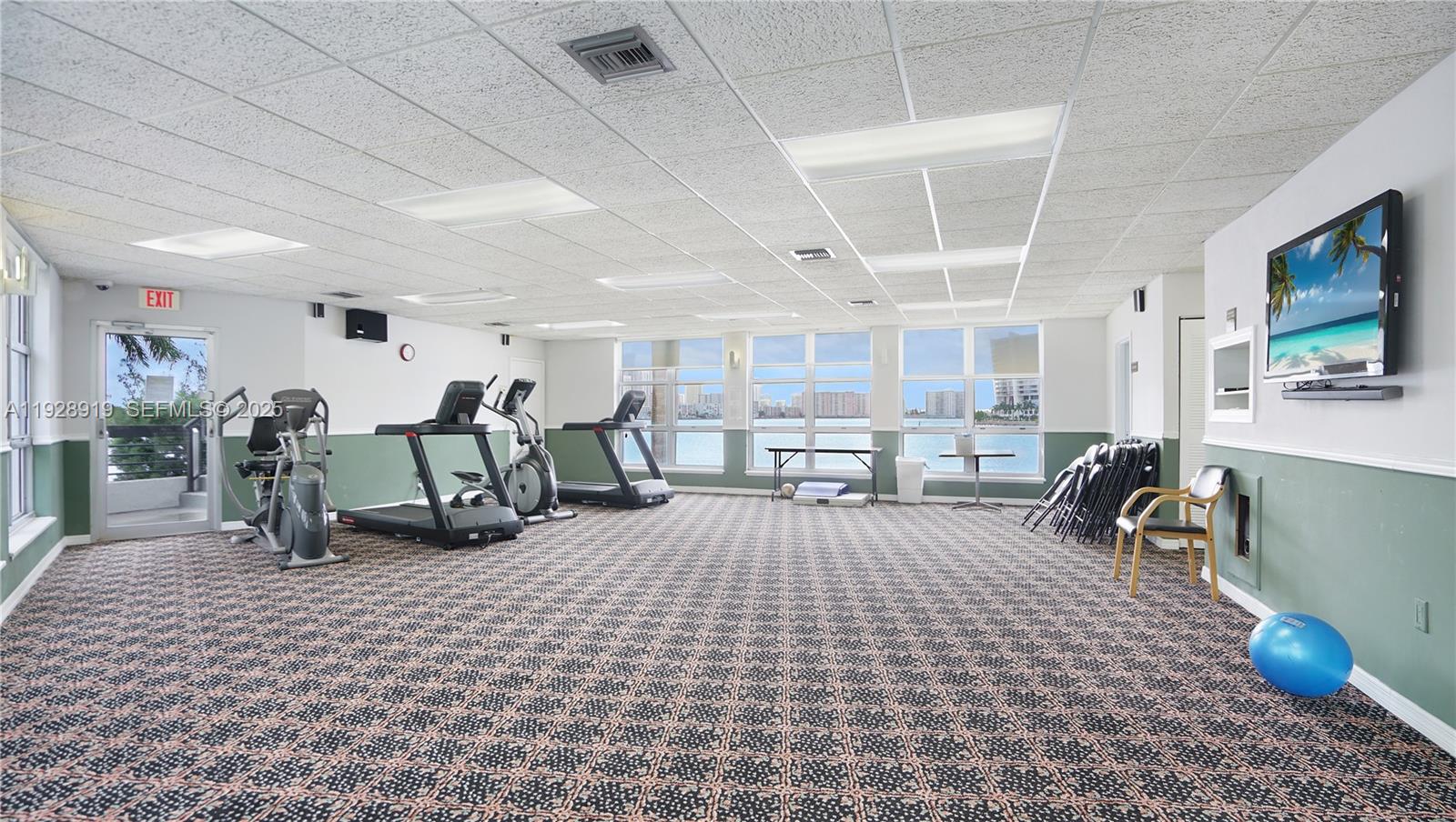 3600 Mystic Pointe Dr # 115