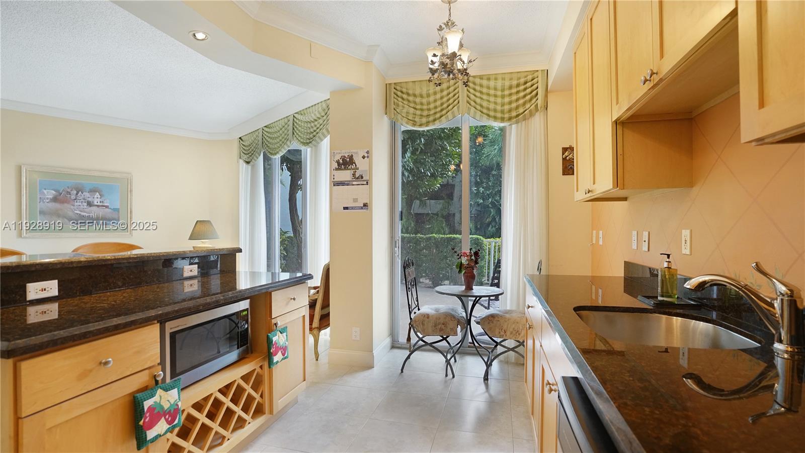 3600 Mystic Pointe Dr # 115