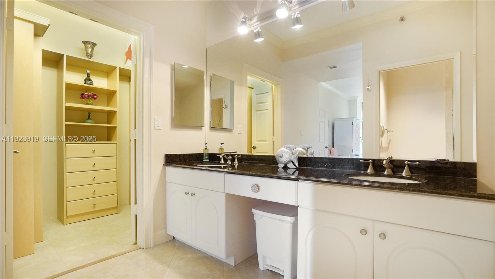 3600 Mystic Pointe Dr # 115